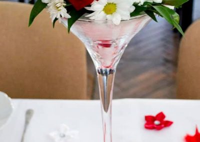 ikebana červené a biele ruže