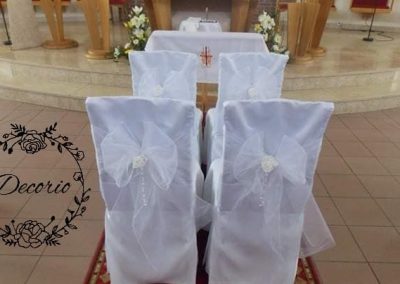 výzdoba kostola svadobné stoličky